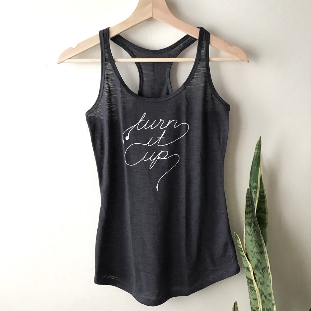 ✨Old Navy “TURN IT UP” Workout Top XS✨
